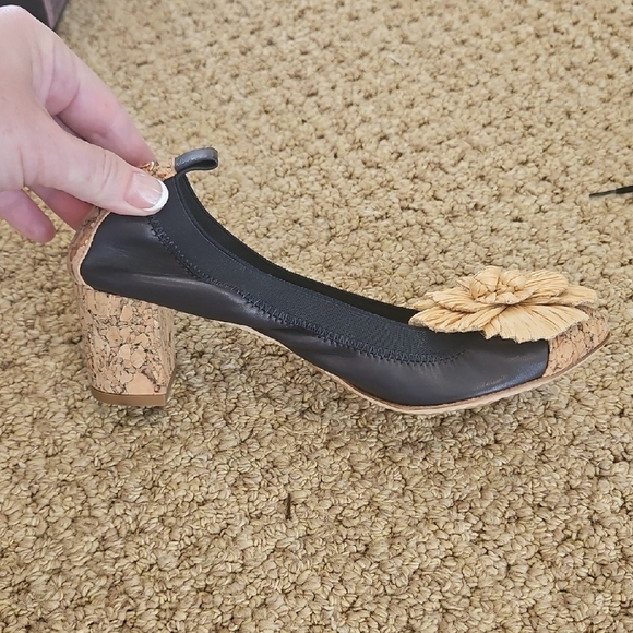 CHANEL Navy and Cream Flats with Floral Accent - Picture 5 of 14